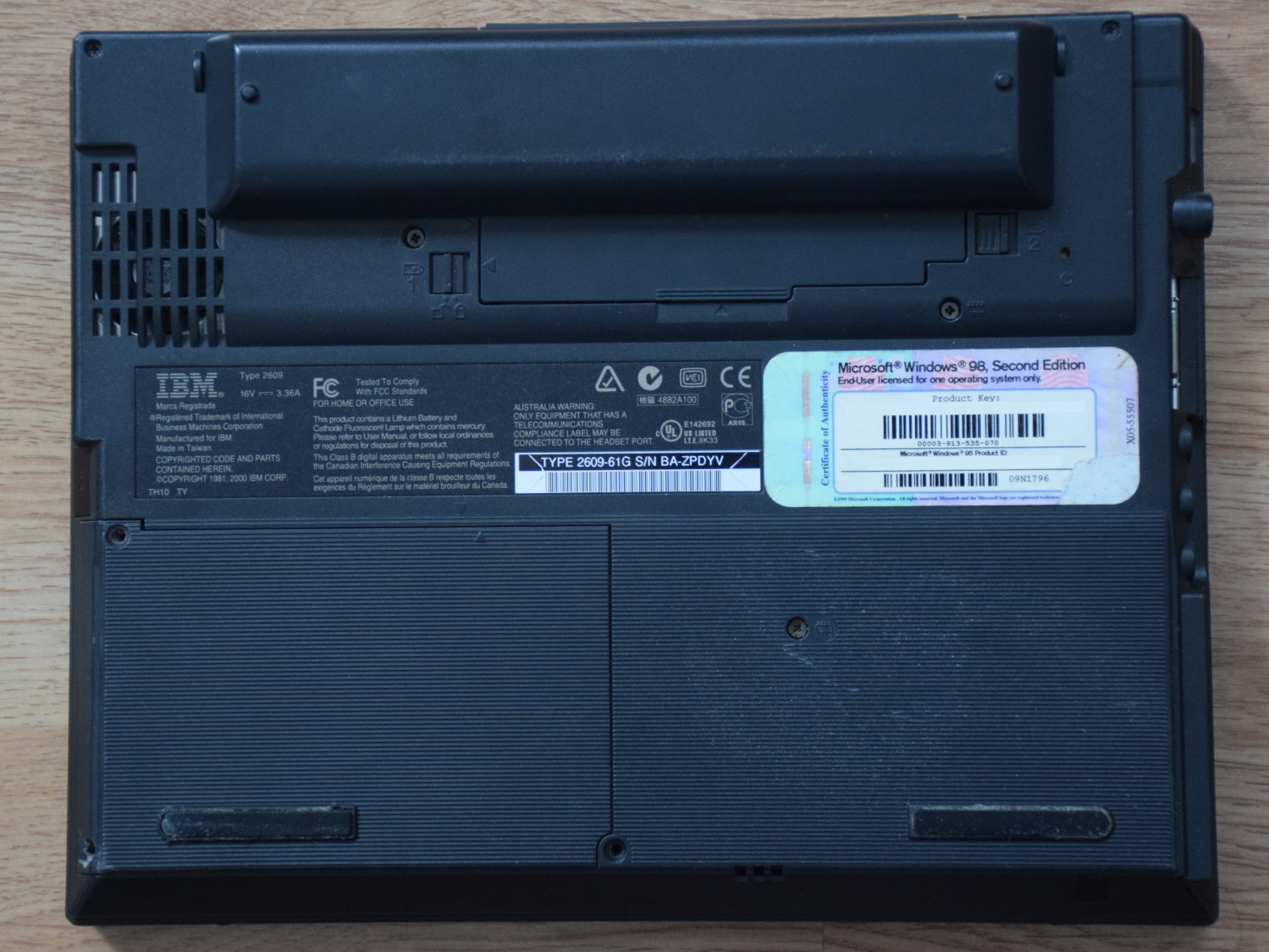IBM ThinkPad 240X - Dessous