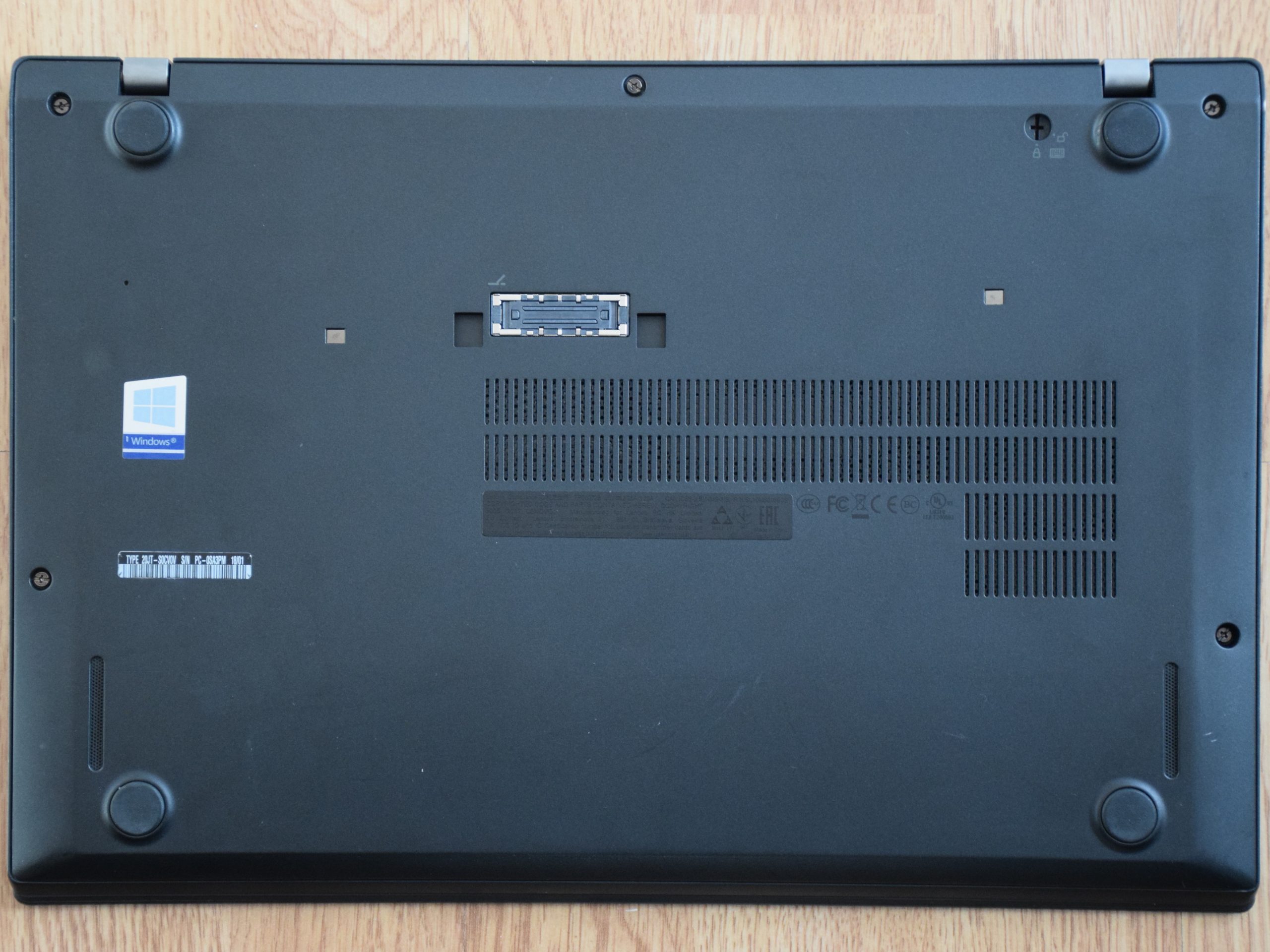 Lenovo ThinkPad T470s - dessous