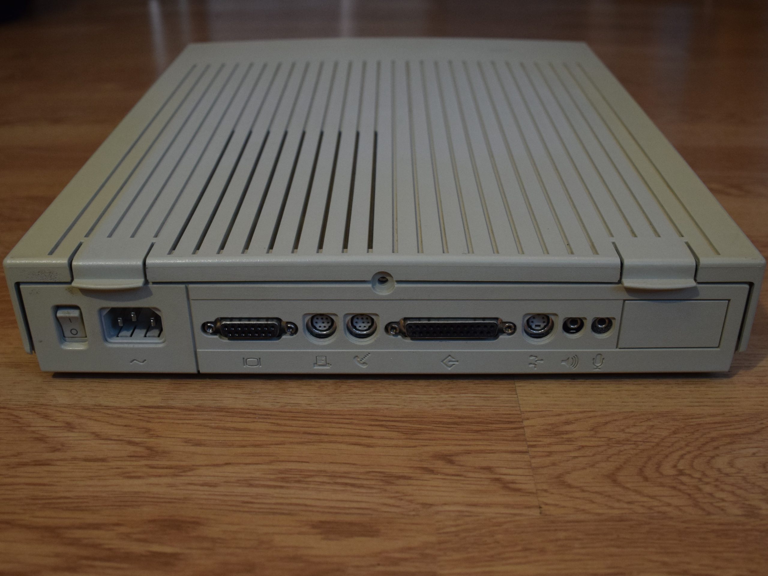 Macintosh LC III - ports